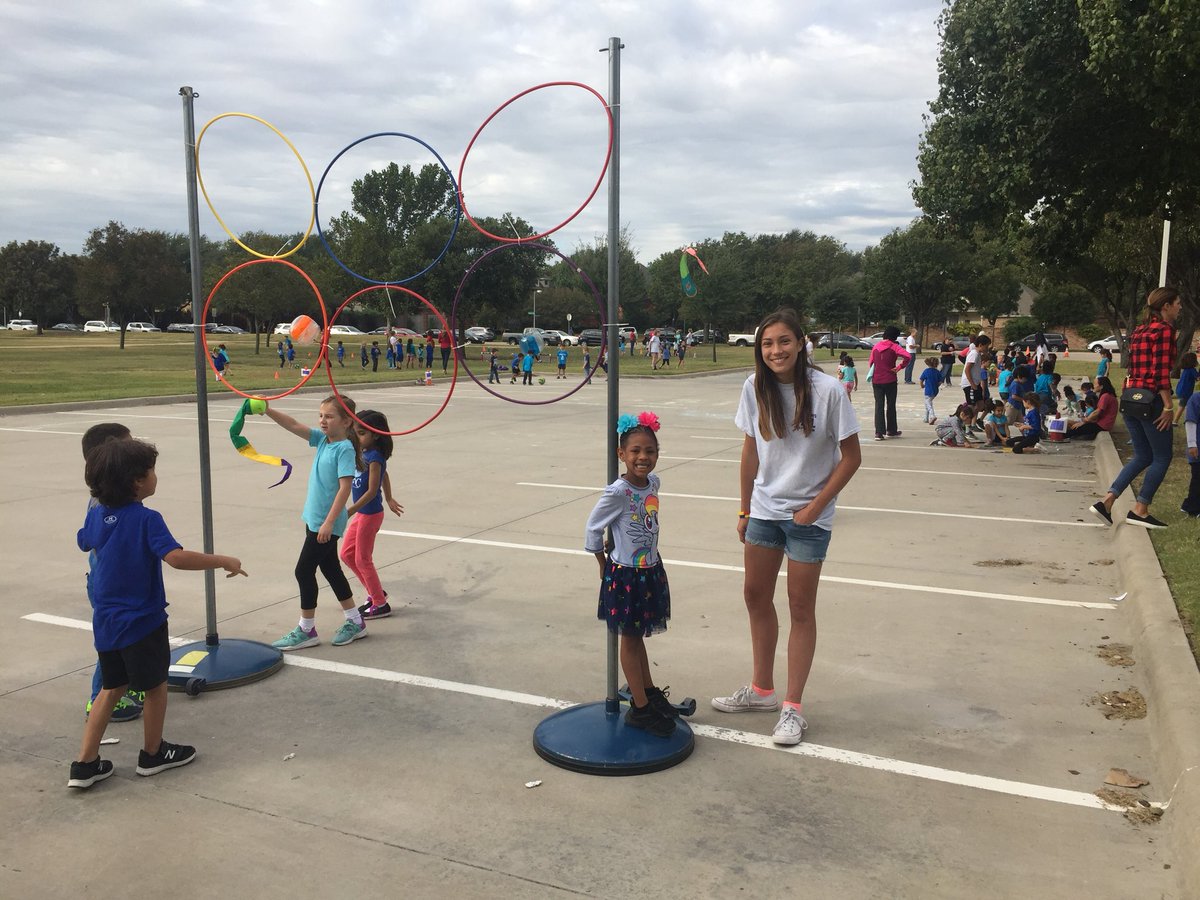 Legg_RennerMS's tweet photo. Renner PALS spent the day helping kids enjoy Field Day at Brinker Elem. Such great role models! https://t.co/WFruvvPKNA