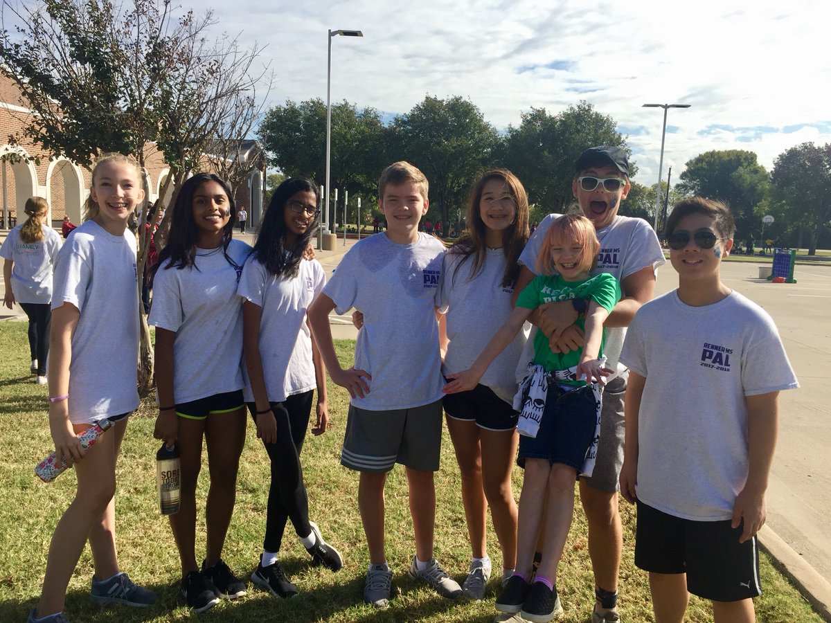 Legg_RennerMS's tweet photo. Renner PALS spent the day helping kids enjoy Field Day at Brinker Elem. Such great role models! https://t.co/WFruvvPKNA