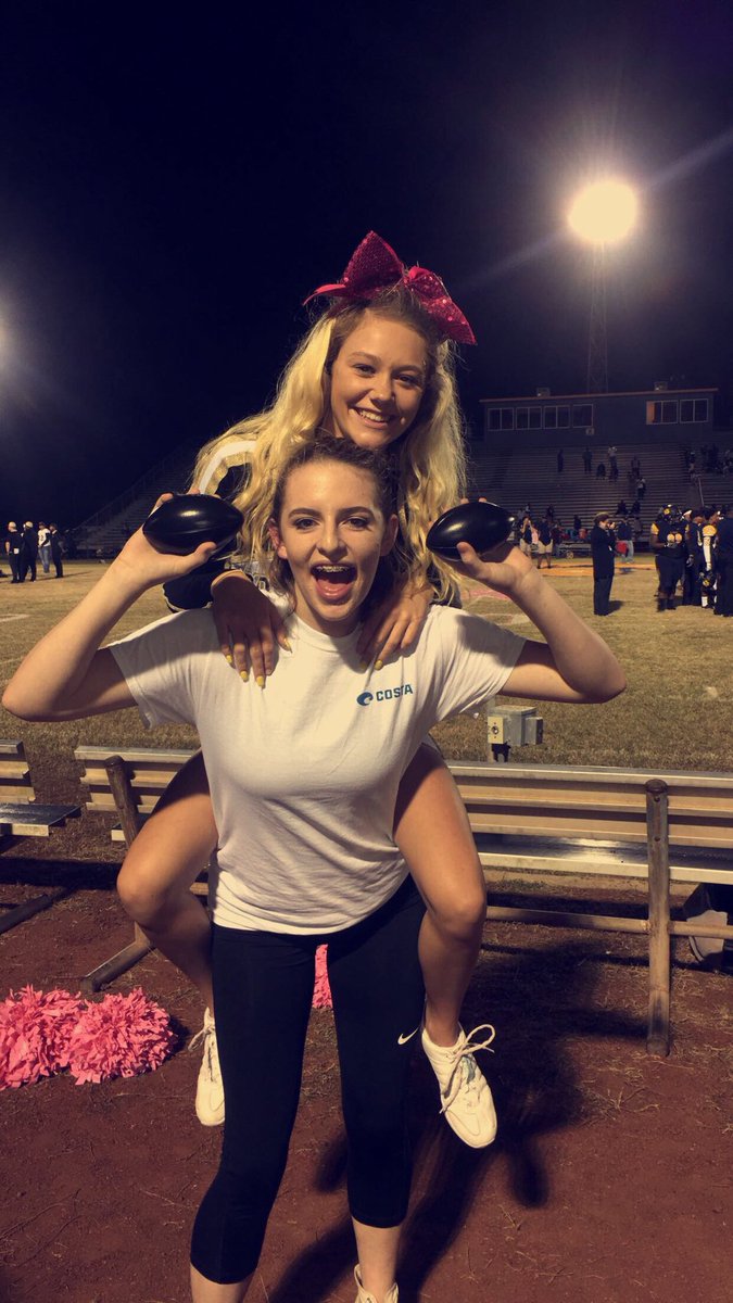 emily_reese2's tweet photo. so glad my bby came to support!!💛🏈🖤 #APNATION @morganlearose https://t.co/8FzHgUF6AO