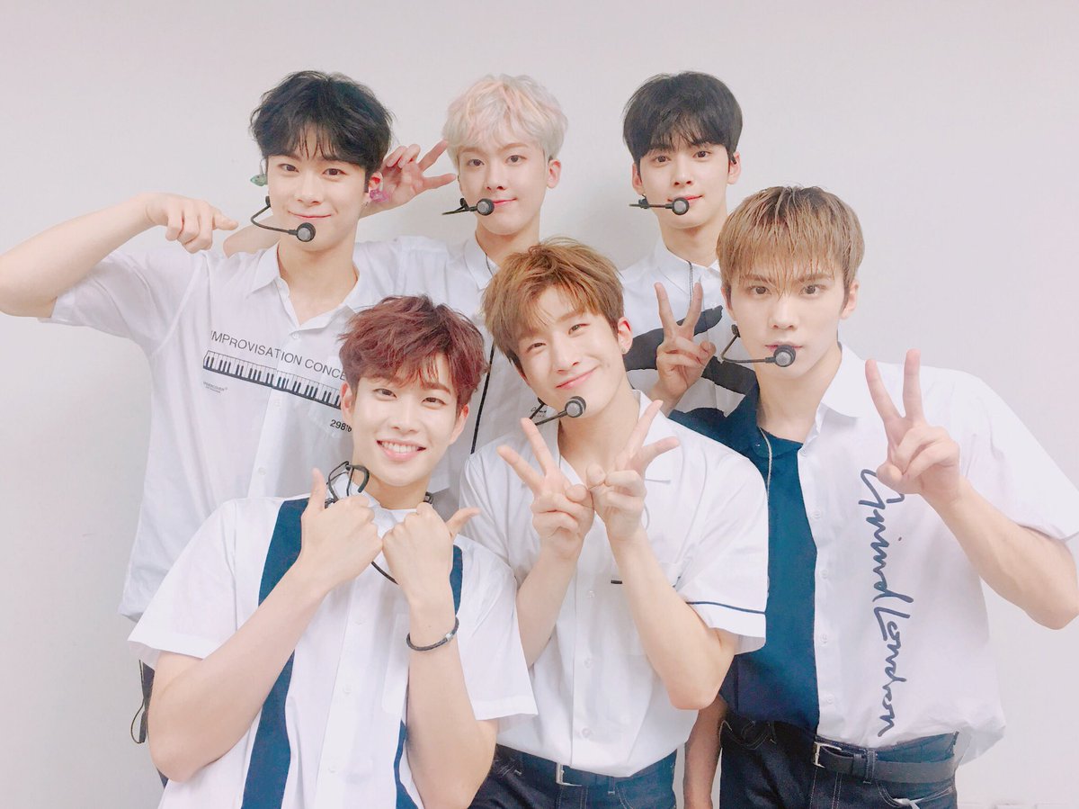 Группа астро корея. K-pop группа astro. Сколько лет астро. Группа астро корея. Астро мемберы.