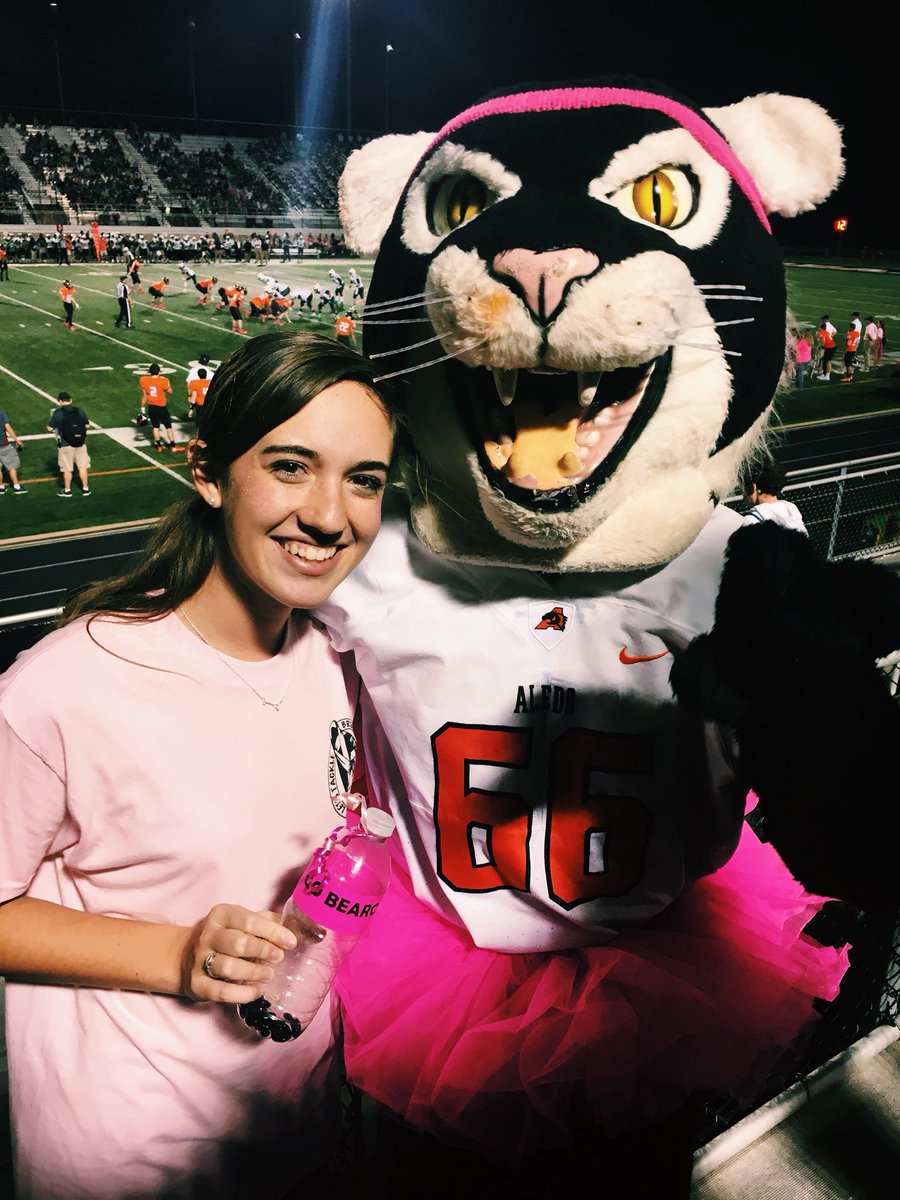 gracie__johnson's tweet photo. pink out!!! 💗🎀👅💓 #sen18r #itsnotthesamething https://t.co/4qTUIYdTGl