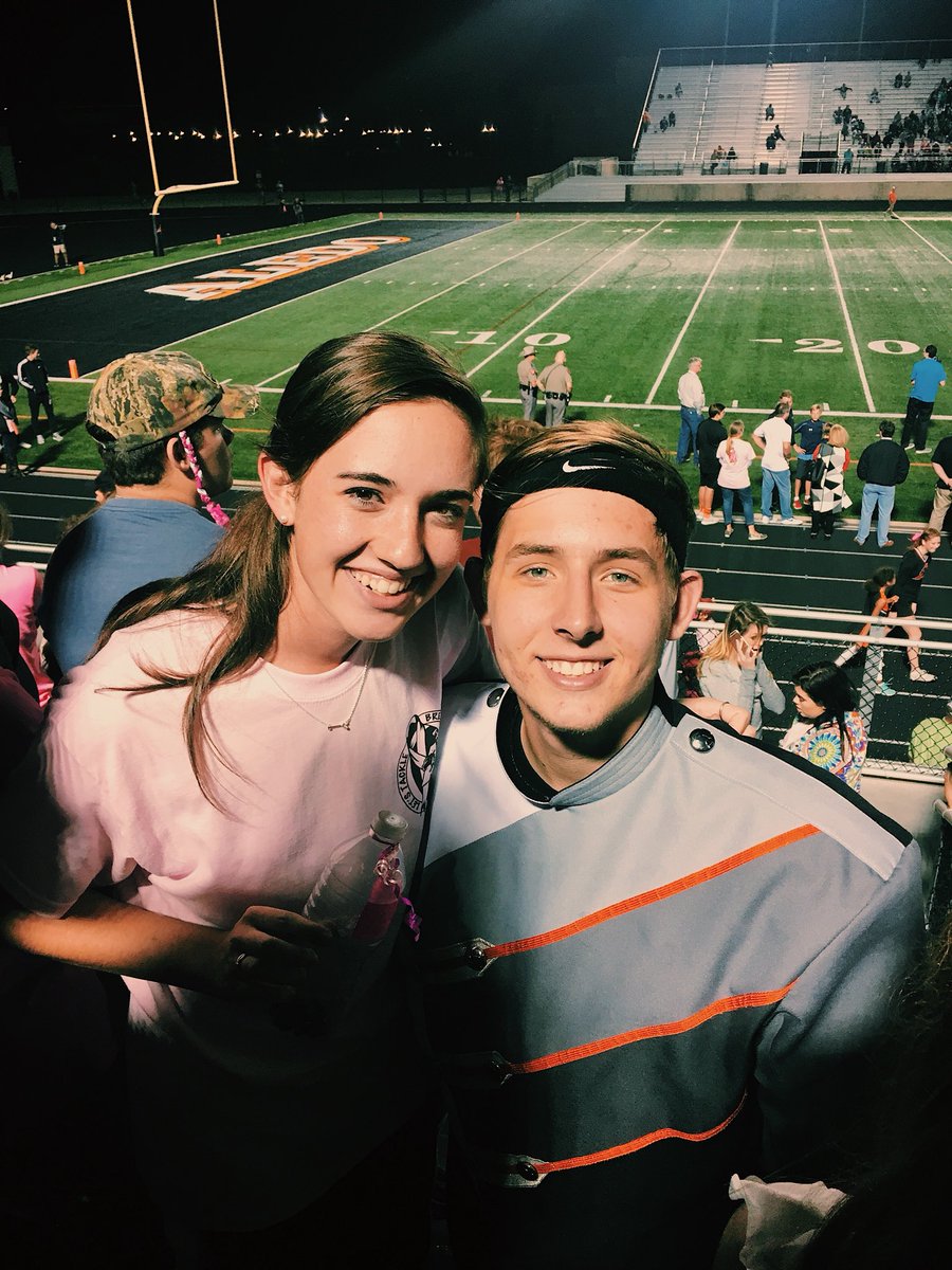 gracie__johnson's tweet photo. pink out!!! 💗🎀👅💓 #sen18r #itsnotthesamething https://t.co/4qTUIYdTGl