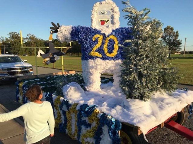 brhs2020's tweet photo. and that's how we win 1st!!!! thanks to everyone that came out and helped it is greatly appreciated 😊😊💙💛 https://t.co/7aoRv2xfiq