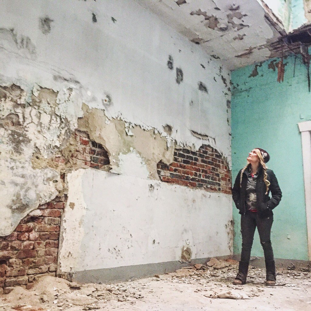 andreasweeney1's tweet photo. Filmed at abandoned orphanage in Twin Peaks Montana. Haunted vibes 4 sure. Loving every minute! #setlife #adventure https://t.co/gjbpjscN1j