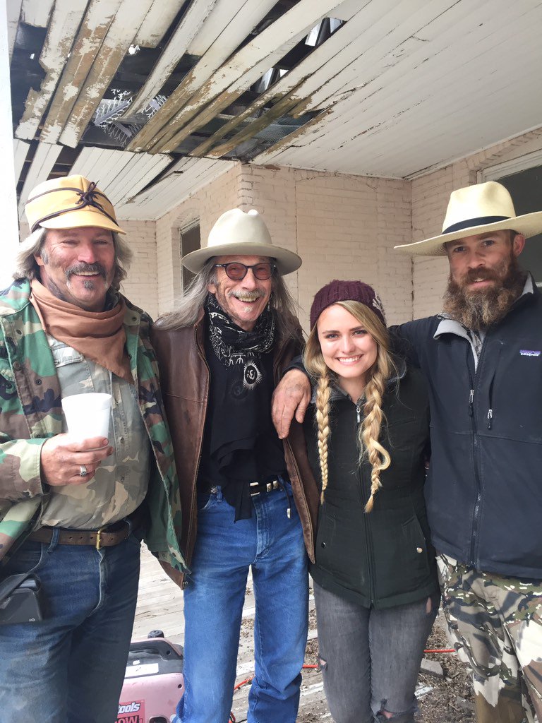 andreasweeney1's tweet photo. Best part of every film I've worked on has always been the people. 🙏😋 #lovemyjob #actorslife #moviemaking #setlife https://t.co/AEPtYC98VD