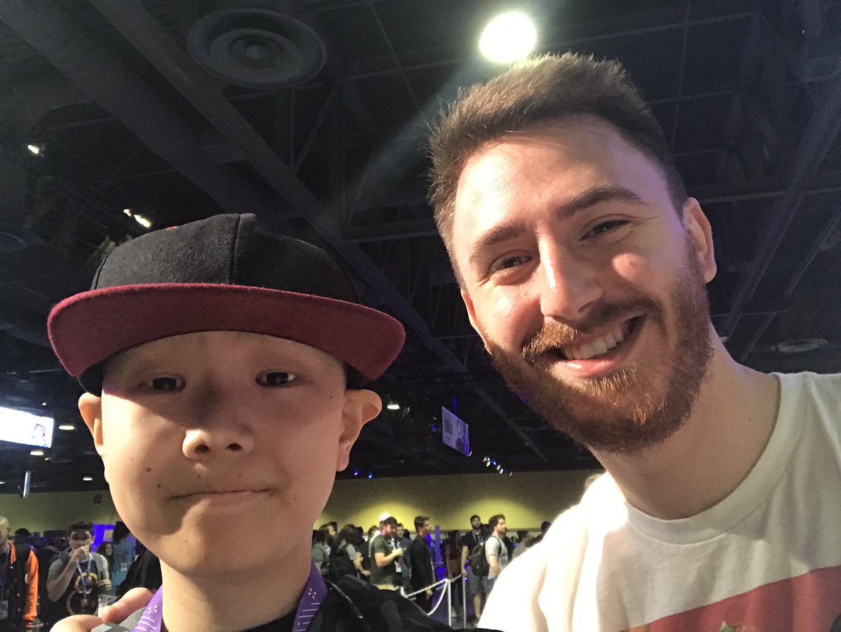 MrChow2003's tweet photo. Just attended the jericho roast GG @GoldGloveTV wish I could take a pic with steph and u https://t.co/YZX6WT41DR