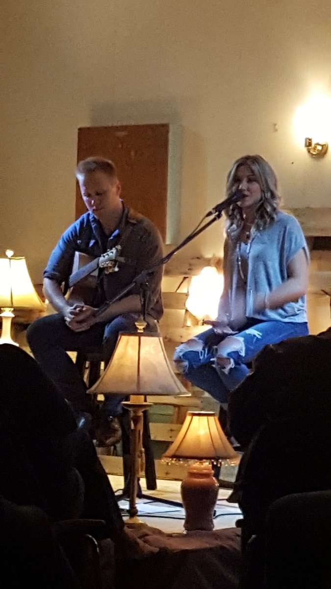 lucancbj's tweet photo. Enjoying the first Hometown Songwriter Series put on by @juliahaggarty Excited to watch her rake off! #Nashville #lucanbiddulph #localgal https://t.co/udinPXKRGT