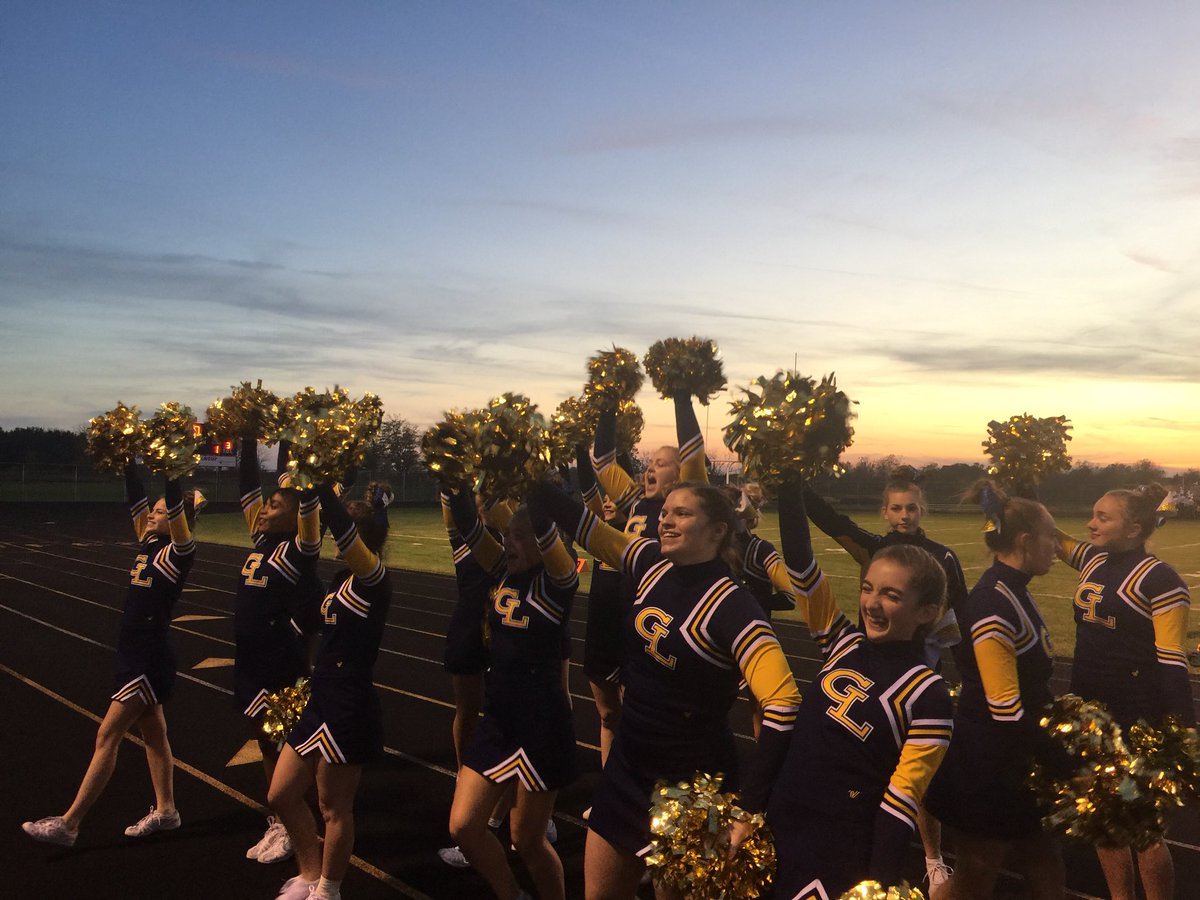 CheerGlhs's tweet photo. What great night of football! Congrats @GL_football and @CoachBird_GL on your League Championship! #playoffsbound! #ptbac! @glhscomets 💙💛 https://t.co/BR4TE89JXn