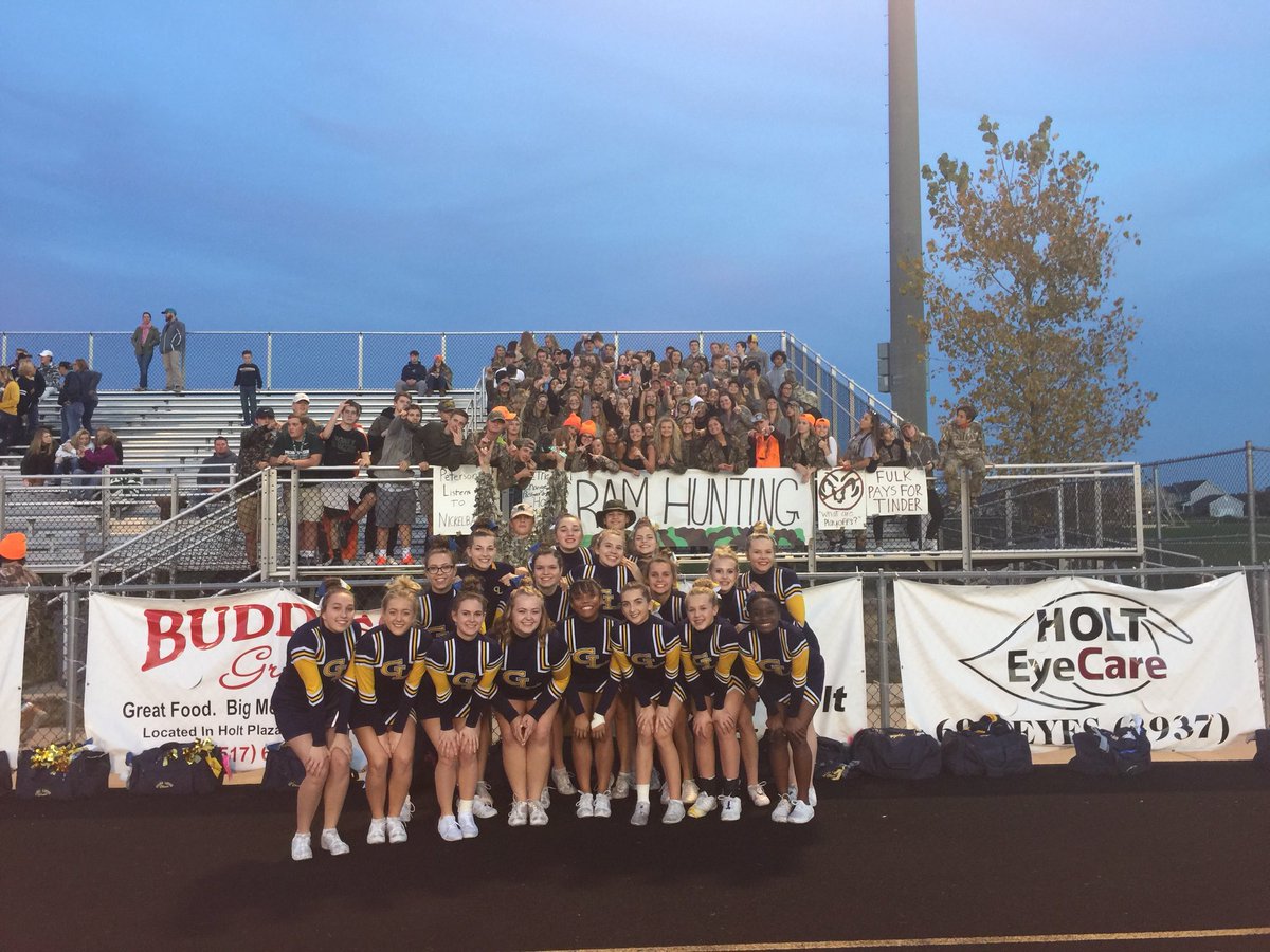 CheerGlhs's tweet photo. What great night of football! Congrats @GL_football and @CoachBird_GL on your League Championship! #playoffsbound! #ptbac! @glhscomets 💙💛 https://t.co/BR4TE89JXn