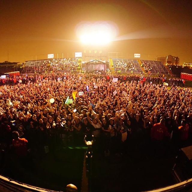 ANYONE WANNA BE FRIENDS PLEASE DM MEE I WANNA MET NEW PEOPLE 
i love this picture wayyyy to much <3