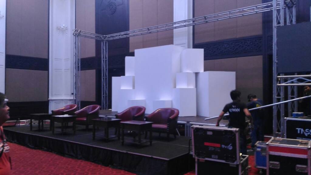 MarqueTriangle's tweet photo. #eventprops @MarqueTriangle https://t.co/3NPFybcKK1