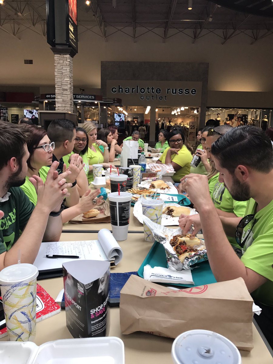 Jason_marilou's tweet photo. Amazing day at the builders school!! @JimORielly @KStAmandMachine @danny_krug @neelymachine @OrtegaPrime23 @KartchnerTrent @bryanamcclure https://t.co/RZicsyXIeF