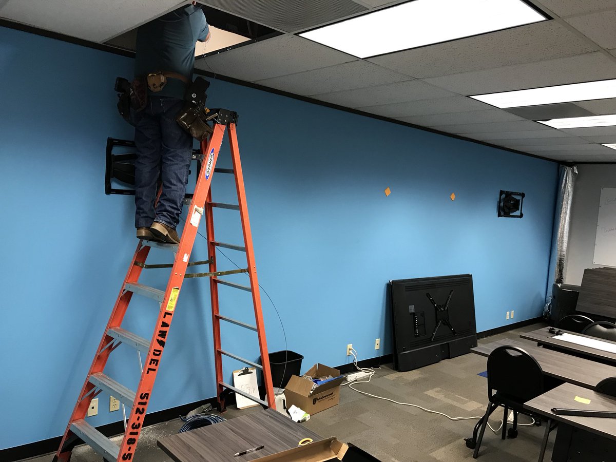 texasag's tweet photo. Office is coming together nicely! #InventiveLife #startup https://t.co/TMkPEcWdTH