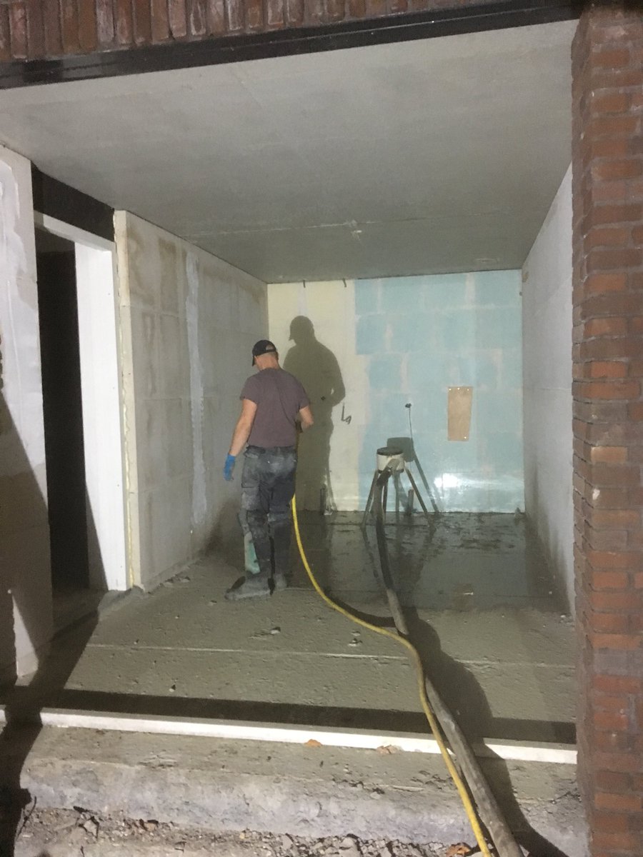 GerwenP's tweet photo. Aanbrengen cementdekvloer garage’s “2 dagen NIET BETREDEN”
Alvast bedankt. 😳 @BAMWonen @inspiringspace #schijndel #debuitenhagen https://t.co/OCnHf0VVBH