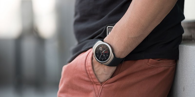 gonoise's tweet photo. Strap up Loop smartwatch to complete your casual look
https://t.co/xcNRji3B2R

#noiseloop #smartwatch #android #ios #bluetooth #fitnesswatch https://t.co/DyBShlAJlp