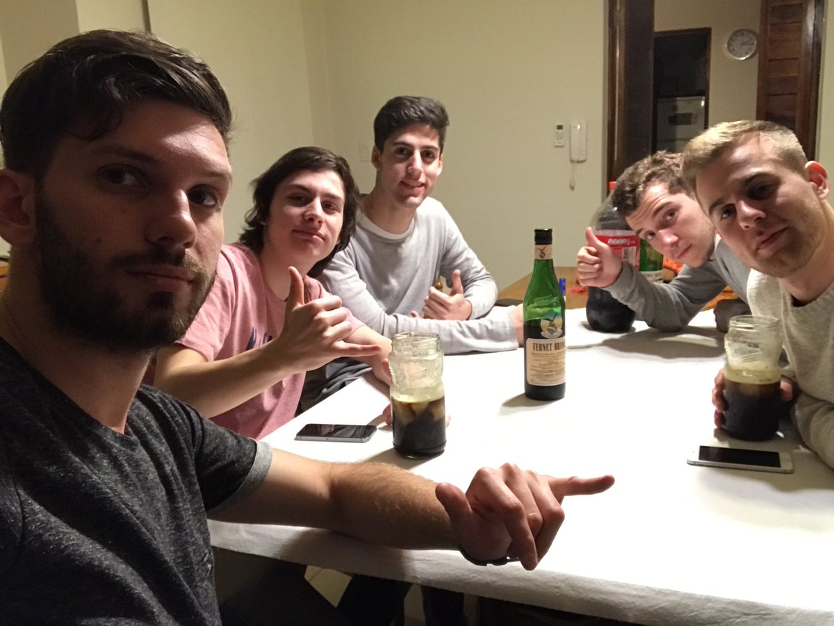NicoBoglietti's tweet photo. #Noche #Friday #Memories #Friends #Ahreloco https://t.co/ul8XQJNbrF