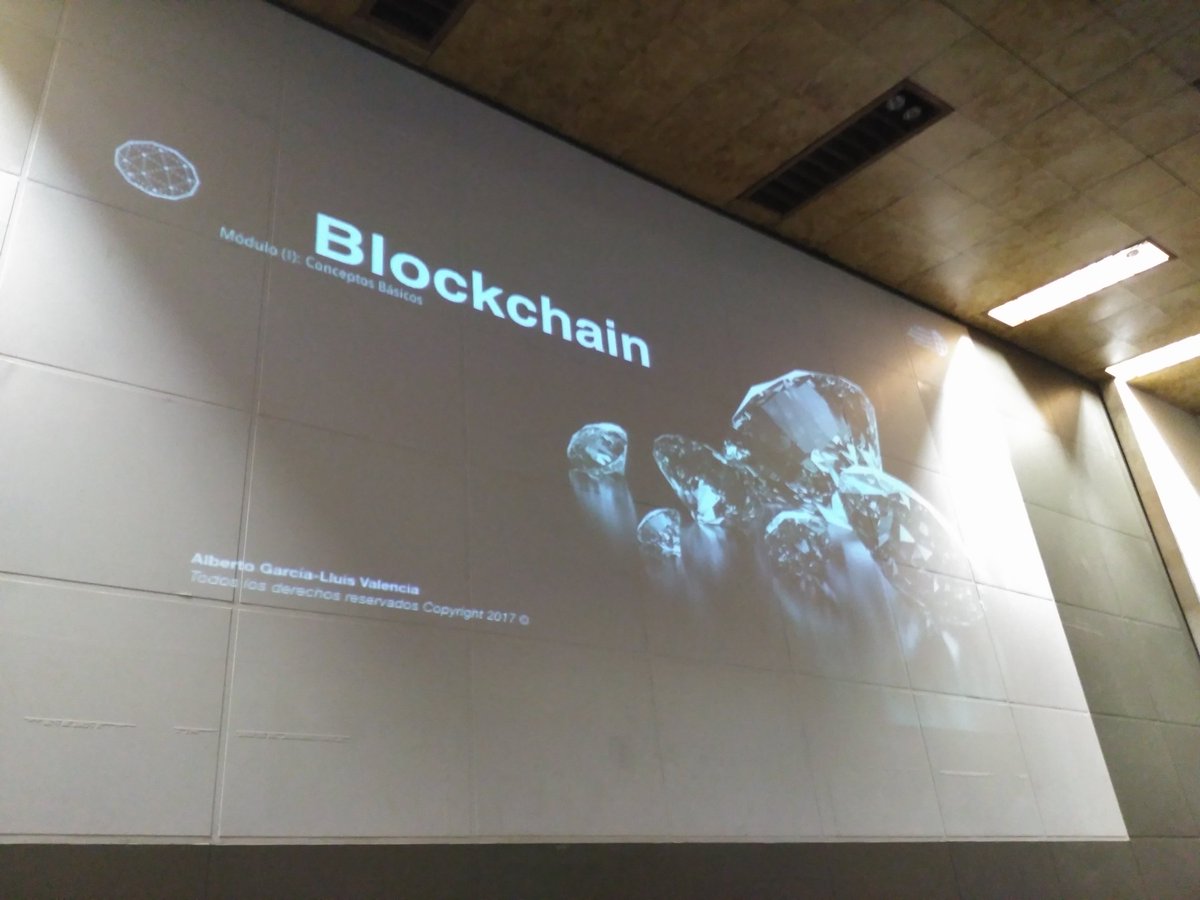 FPTajamar's tweet photo. Alberto García-Lluis nos habla sobre #blockchain en #AlumniTech https://t.co/U9J3W7DRd6