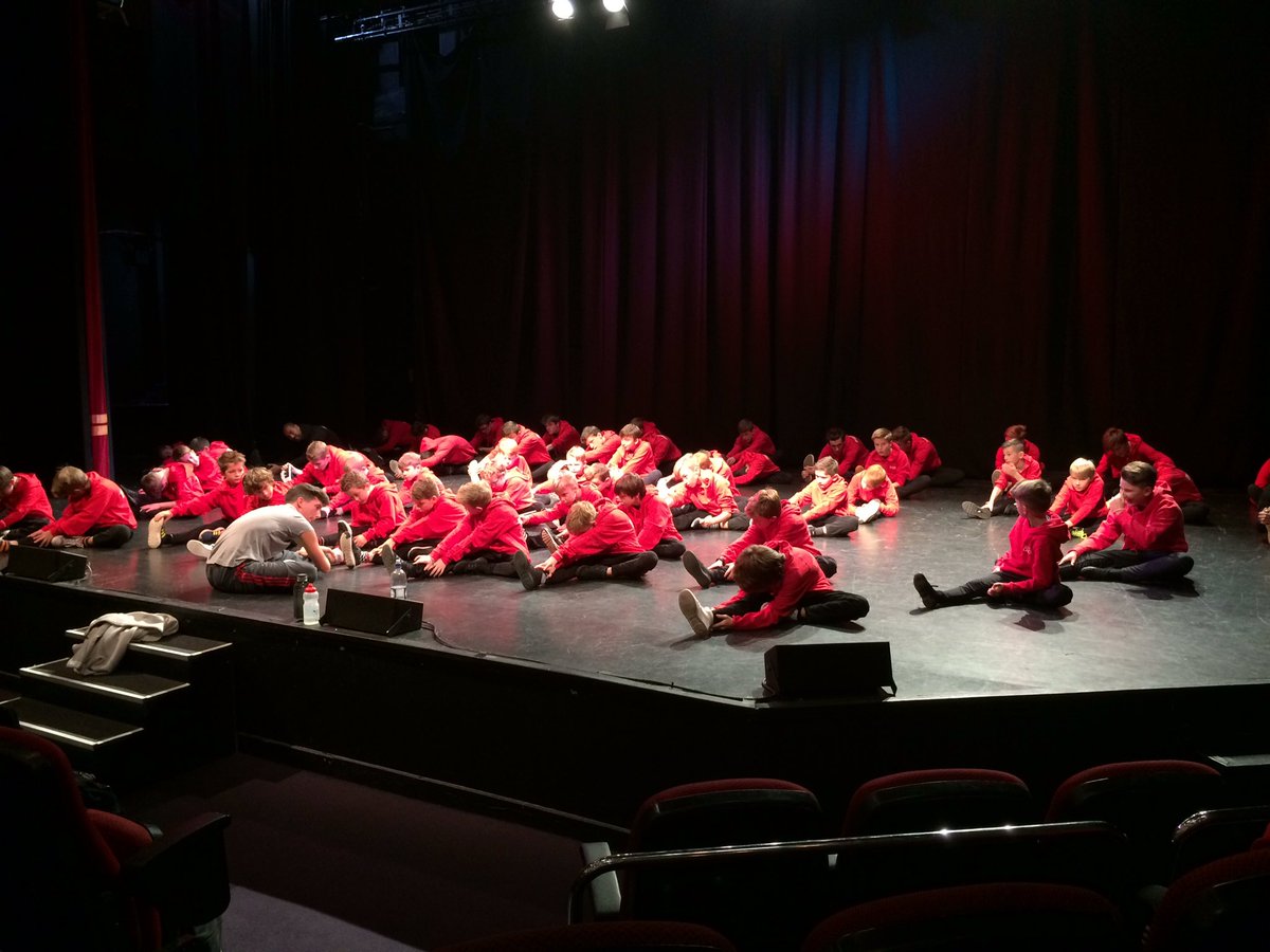 beccyarmory's tweet photo. @RADheadquarters #ProjectB what a stage. Go boys https://t.co/3qUFuiiWCI