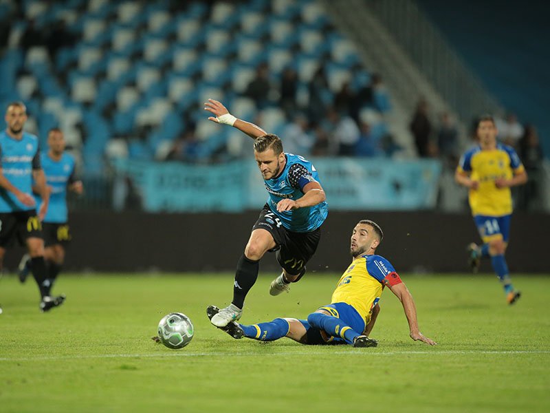 ToursFC's tweet photo. ✍ J12 - Une fin de match fatale aux tourangeaux
➡️ #TOURSFCSM 0-1
🔗 https://t.co/ZexfDCbOiX https://t.co/hhuC4kQ73A
