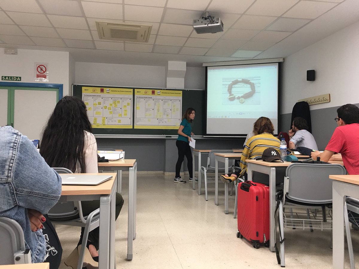 TeamSocialdoor's tweet photo. Programa de sensibilización #impactoambiental y #TurismoSostenible otro #proyecto presentado en #HackathonTurismo @ftfsevilla @unisevilla https://t.co/KSmxABst40