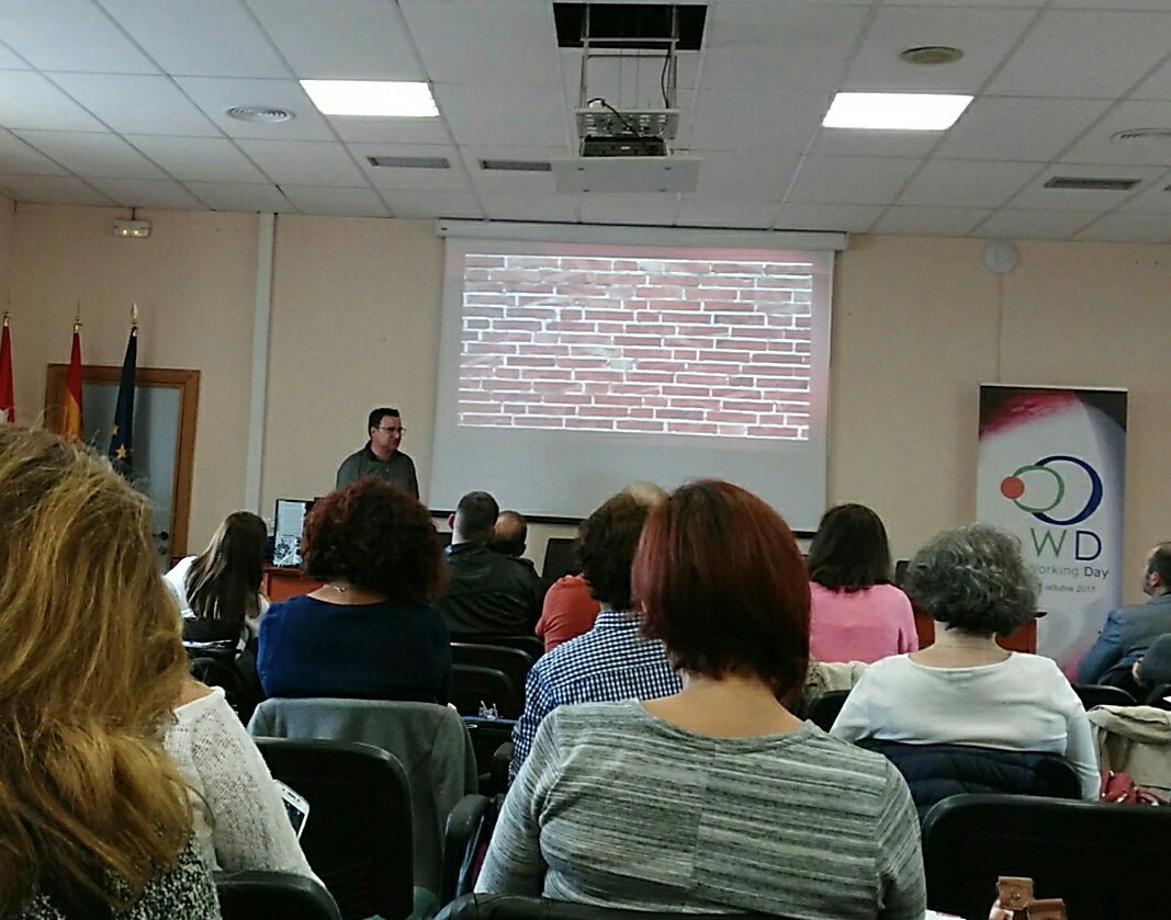 HenkoEducacion's tweet photo. "Los propios curriculums permiten atajos para trabajar las emociones en el aula; ¡Profesores! ¡No hay excusas!" vía @salvaroj en #OWD2017 https://t.co/nnTB9B25uh
