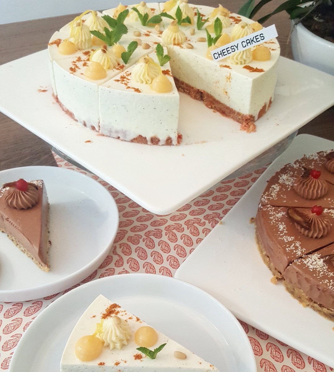 cheesycakesoff1's tweet photo. No bake cheesecakes team for today:Lemon curd or  Chocolate and dates.The battle is on #ADE17 #cheesycakes #BreakfastClub https://t.co/4Ht9JuwYEs