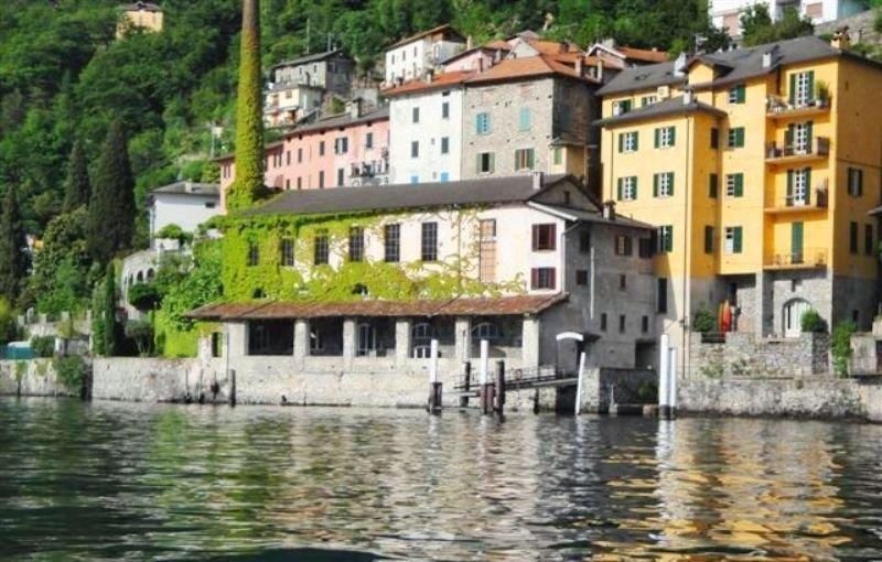 prestigeprops's tweet photo. Gorgeous #LakeComo, #LakesideProperty!
Main home + 9 apartments, garden, private jetty
Historic building. Details: https://t.co/hJOokTsxgb https://t.co/x9lp6ARrkQ