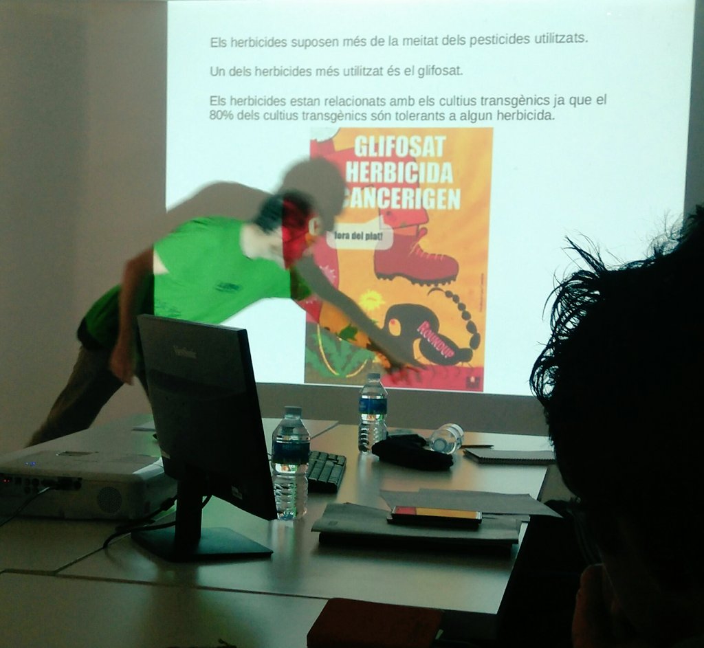 Laura_Haba's tweet photo. Formació Medi Ambient:Parlem de com disminuir contaminants ambientals com els disruptors hormonals als municipis @podem_cat #municipalisme https://t.co/yBFtwVvi12