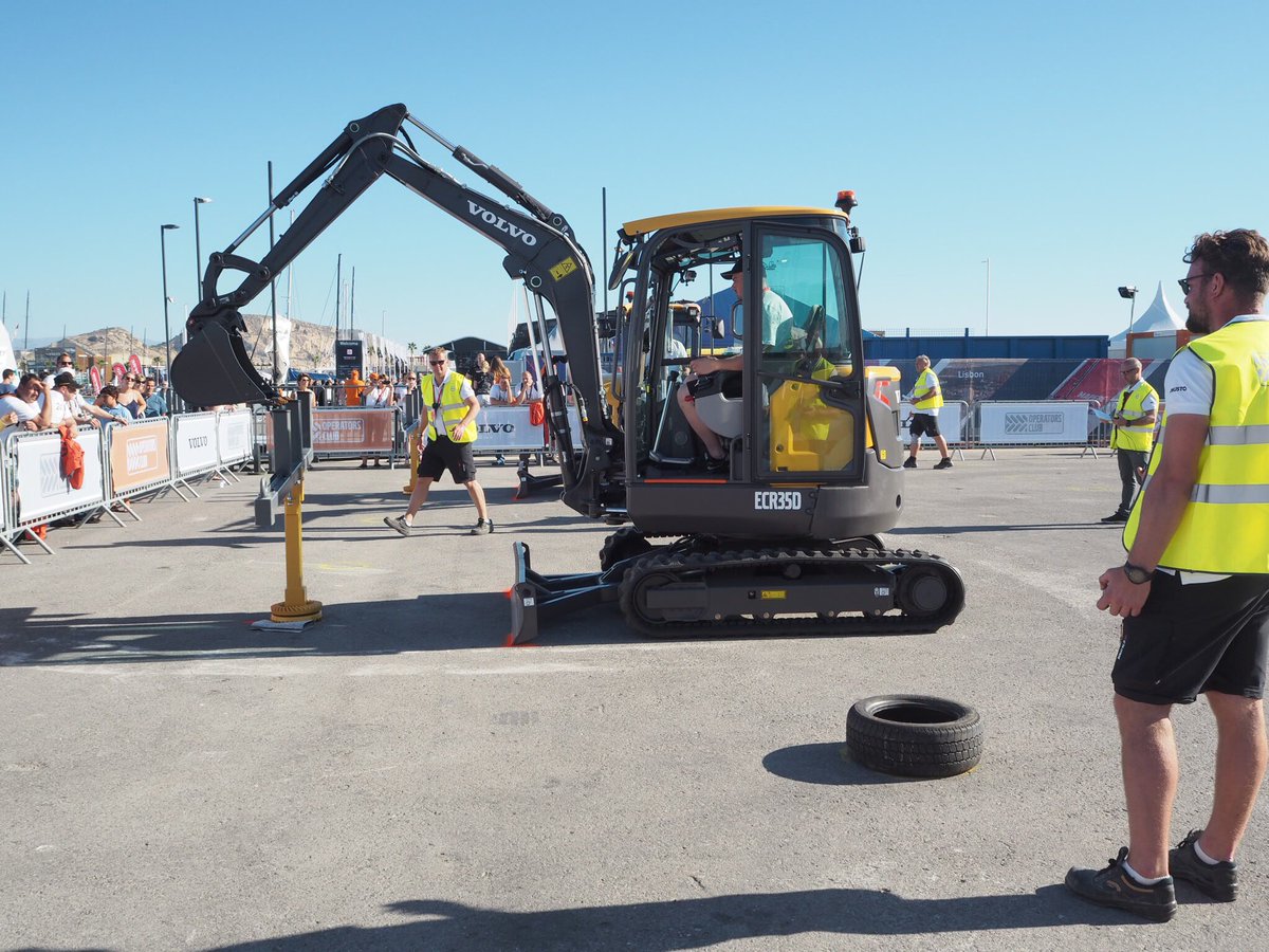 VolvoCE_EMEA's tweet photo. Highlights from Challenge 2: Catch The Ball #OperatorsClubFinal https://t.co/RDmZW2teHj