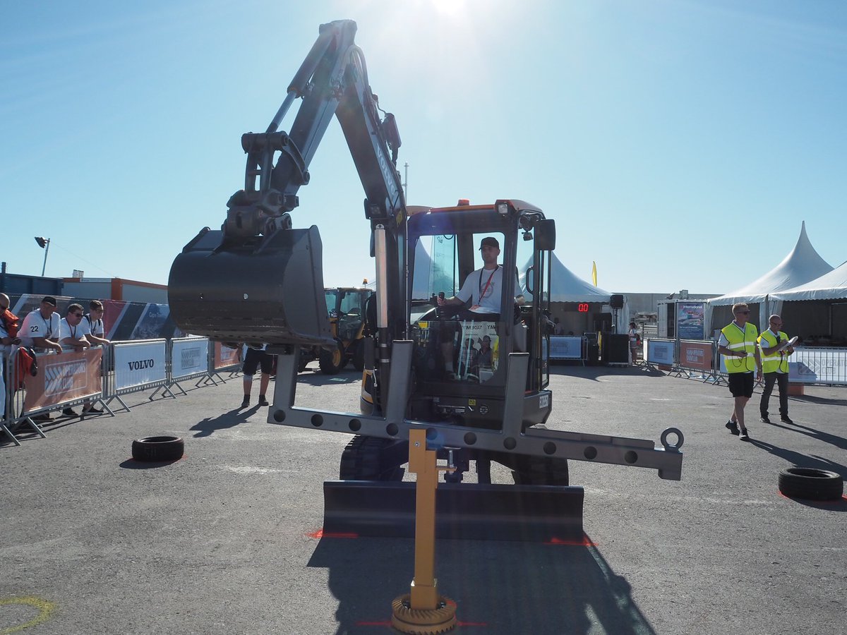 VolvoCE_EMEA's tweet photo. Highlights from Challenge 2: Catch The Ball #OperatorsClubFinal https://t.co/RDmZW2teHj