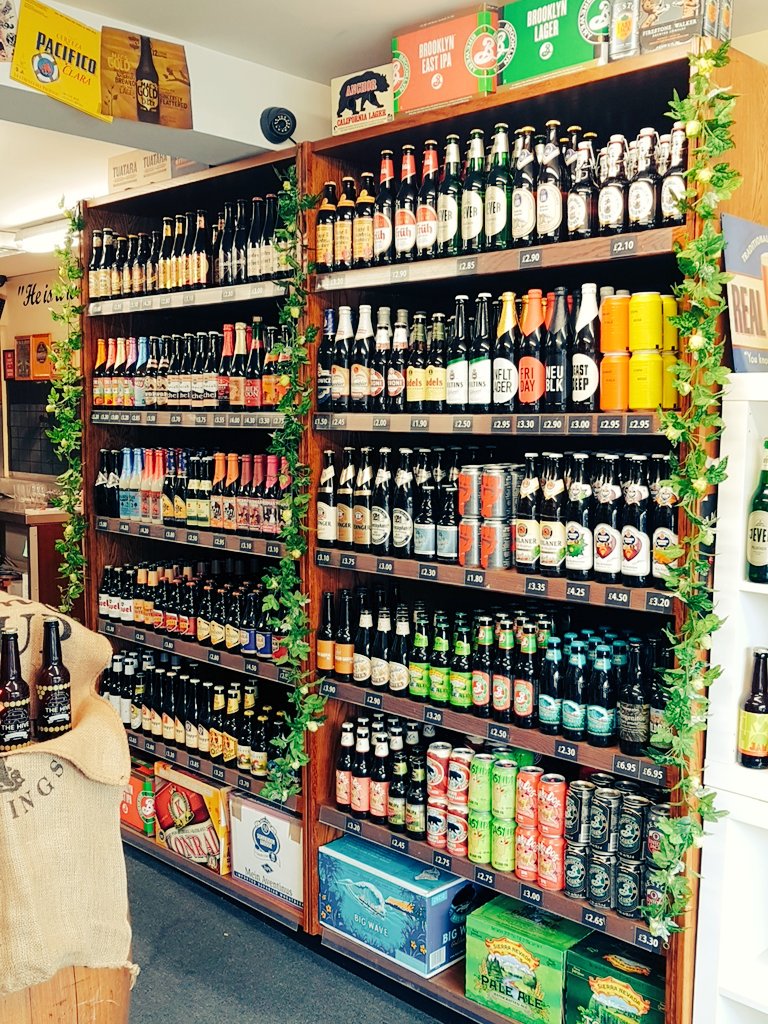 Gooood Morning! Saturday means no work tomorrow!😏 So come and see us for your weekend treats! Growlers and mini kegs available too!🍻🍻