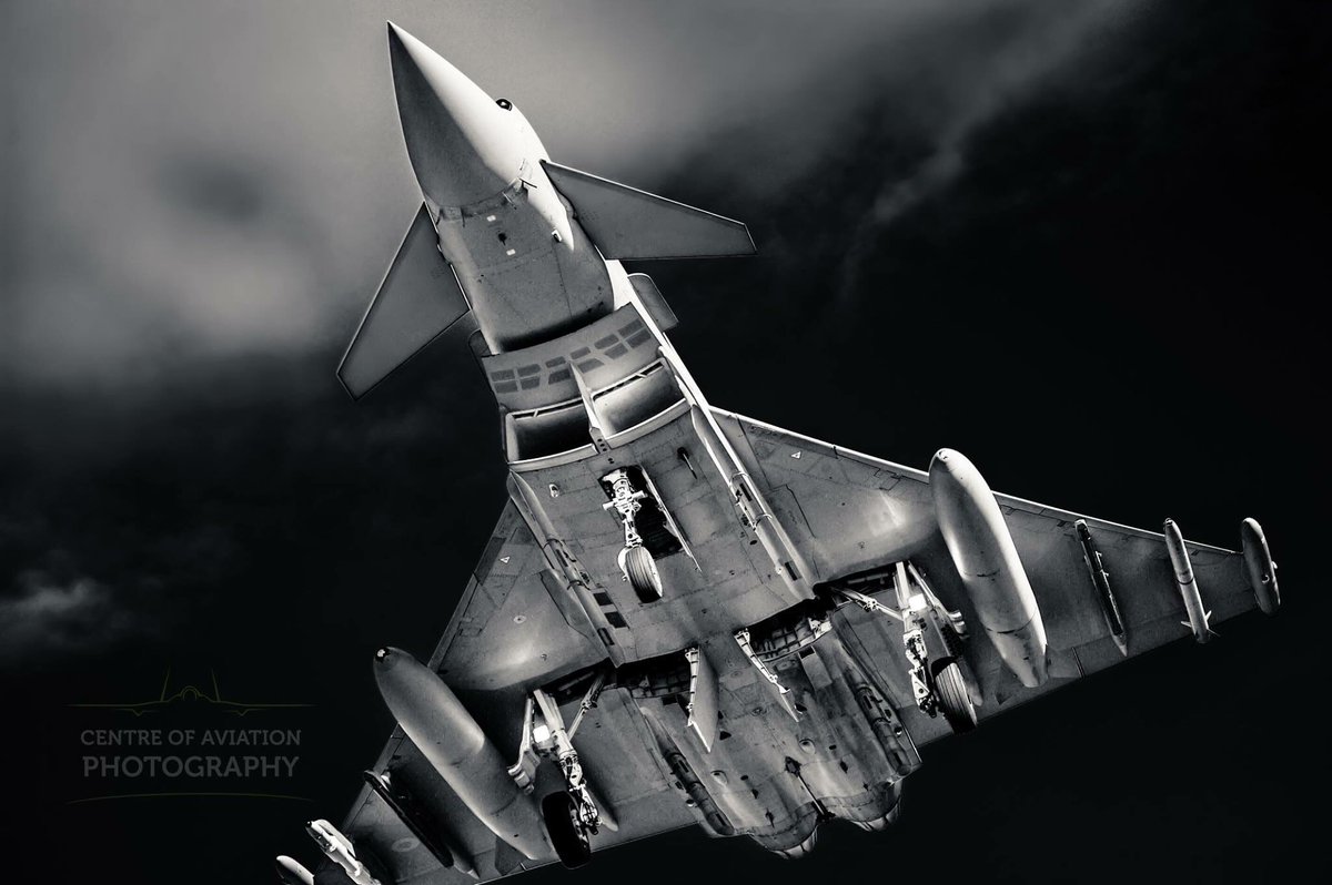 COAPhoto's tweet photo. @RoyalAirForce @BAESystemsAir @Eurofighter_1 on (very) short finals to @raflossiemouth during our UK EW #avgeek #starship https://t.co/ljGcBwlXxe