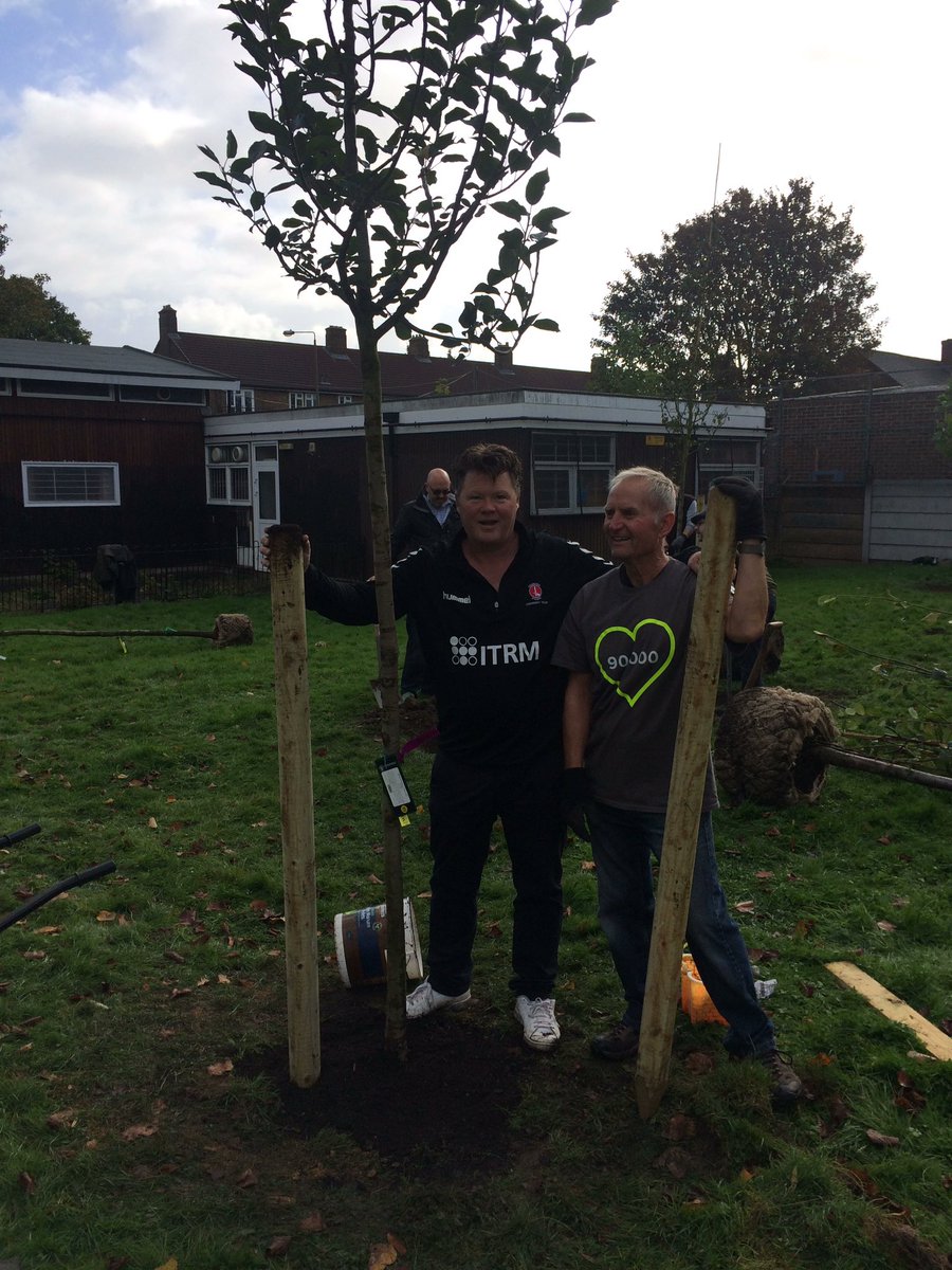 Claire73392681's tweet photo. Dave and Derek planting an apple tree today @loveeltham @averyhill_youth @YoungGreenwich https://t.co/XHioaV0o8W