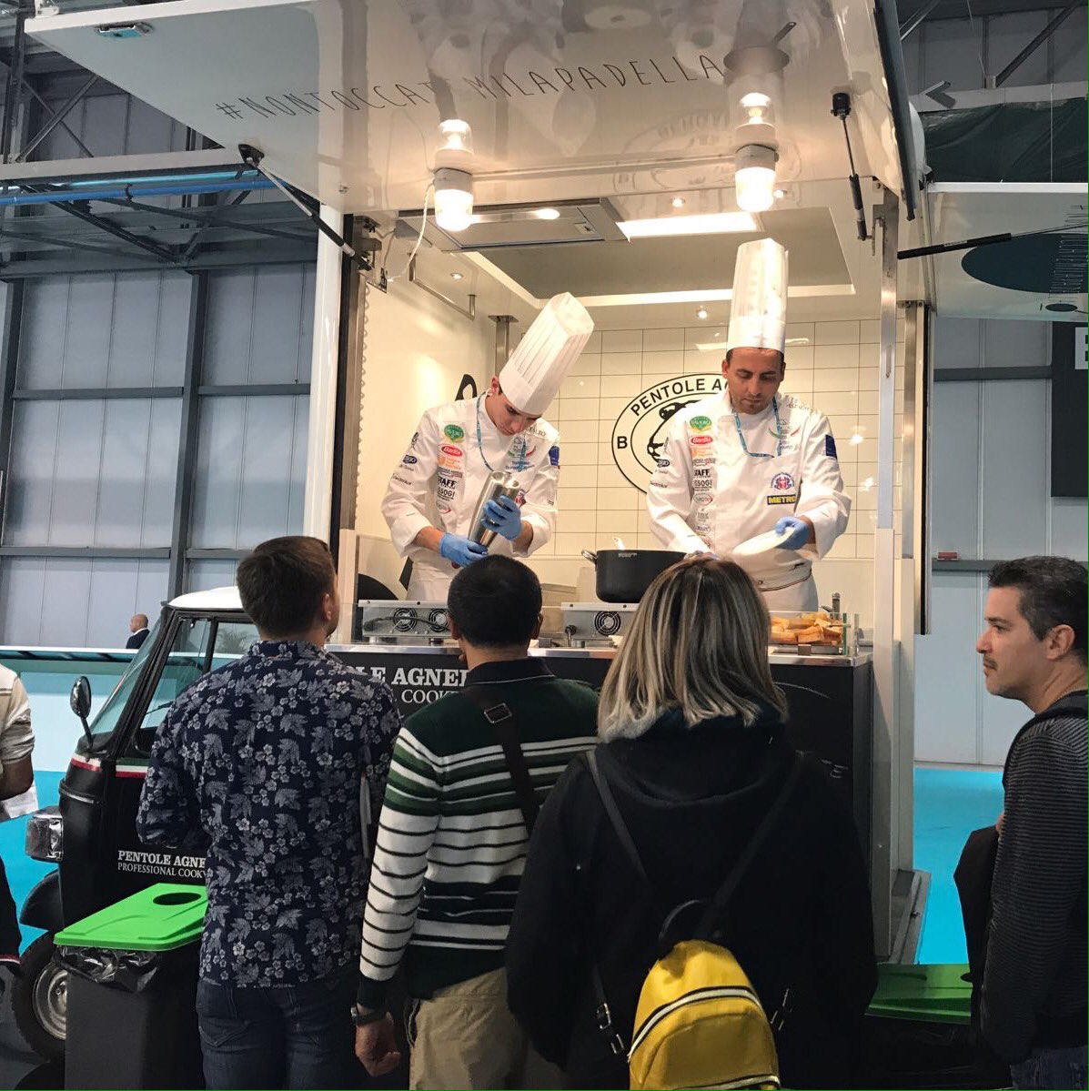 InformaCibo's tweet photo. @HostMilano  @FieraMilanoSpa 
con la #NIC @barillagroup e @PentoleAgnelli 
@maurididi @savinovurchio @Saporie @blogsfizioso https://t.co/5vJjRNjkgj