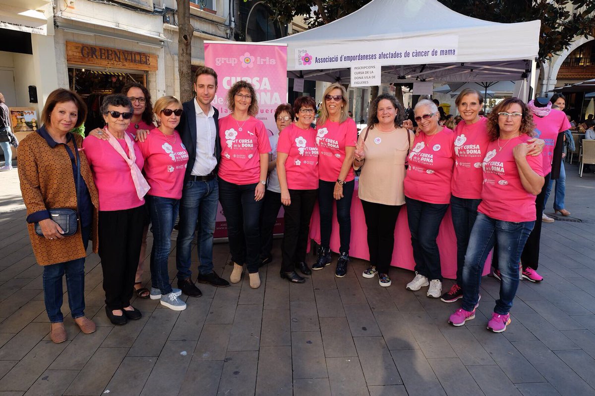 ajfigueres's tweet photo. El @grupiris és avui a la plaça de l'Ajuntament de #Figueres dins els actes del #DiaInternacionalCàncerdeMama https://t.co/MDfGliXT4J