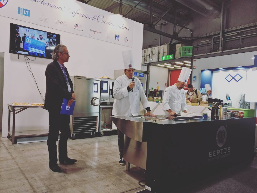 APCI_Chef_'s tweet photo. #APCILazio & #APCIUk insieme per parlare di contaminazioni culturali e tradizioni
PAD 2 STAND E12 G07
#APCI
#HOST2017
#show
#cooking https://t.co/gmPyDbvm4Y