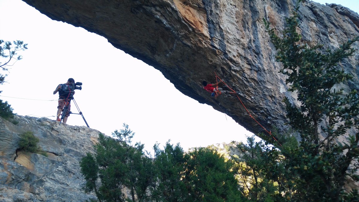 Hoy en #alfilo_tve por #la2 a las 13.15  Trio de Ases #escalada en #Rodellar Urko, Iván y Albert trepan por las paredes ese paraiso de roca