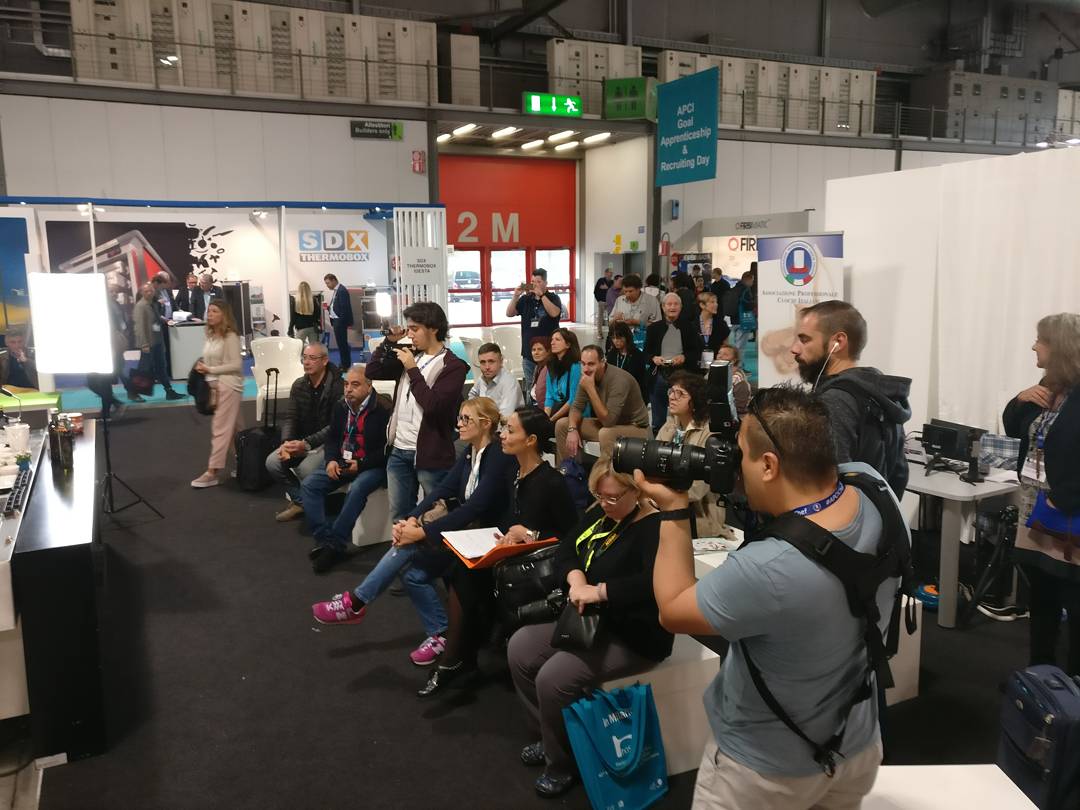 APCI_Chef_'s tweet photo. #APCILazio & #APCIUk insieme per parlare di contaminazioni culturali e tradizioni
PAD 2 STAND E12 G07
#APCI
#HOST2017
#show
#cooking https://t.co/gmPyDbvm4Y