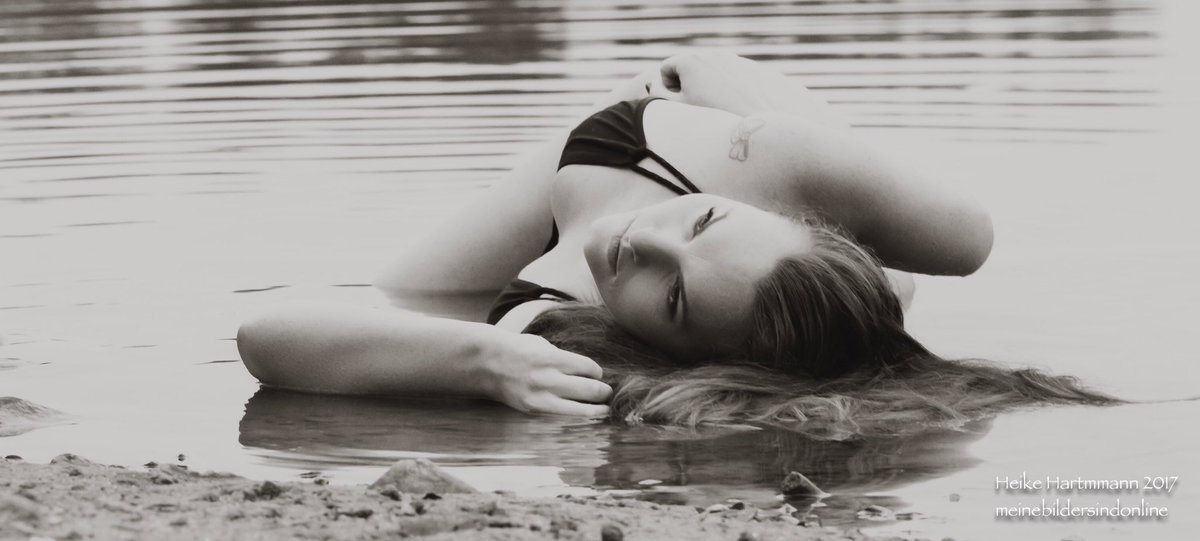 gladyzone's tweet photo. Habt ein schönes Wochenende! #schooting #canon #lightroom #photoshop #beautyretouch #water #swimsuit https://t.co/MVkHXbOaov