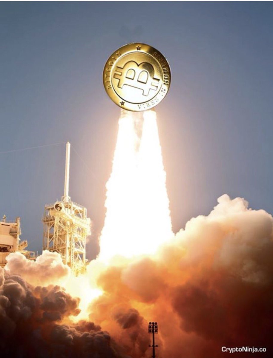 Cryptocollec69's tweet photo. Don't tell me the sky's the limit when there are footprints on the moon. https://t.co/a7UTigZjxc