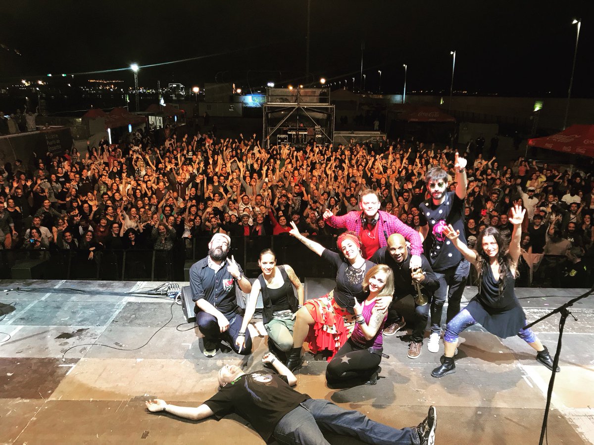 amparanoiaofi's tweet photo. Gracias Alicante! 🙌🏻❤️ ole por ese publicó entregadisimo!
#WelcomeTour2017 #ElPoderDeMachin https://t.co/BFFLtQk3Q4