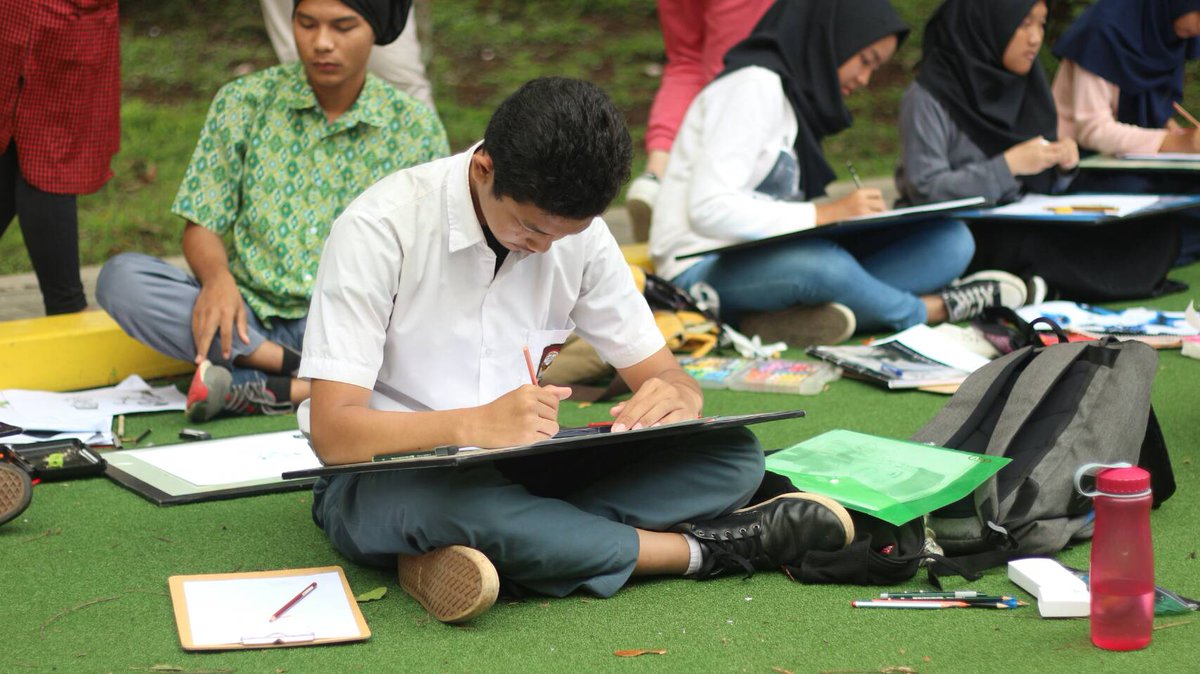 [LOMBAPHORIA]

Telah berlangsung lombaphoria karikatur nih dikesegaran #djamoe6 
Kalian yang belum sempat berkunjung masih kita tunggu yah!