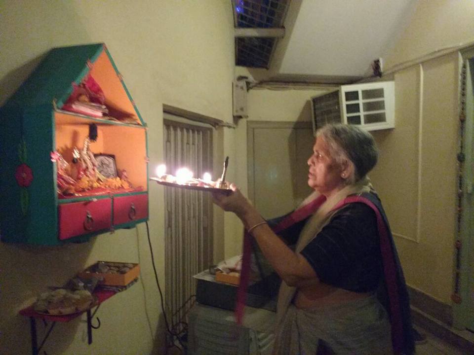 grannys_inn's tweet photo. Spreading love and light.. Granny Asha has a global family and loves to celebrate festivals with them :-) #happydiwali continues https://t.co/J2LEDA87yk