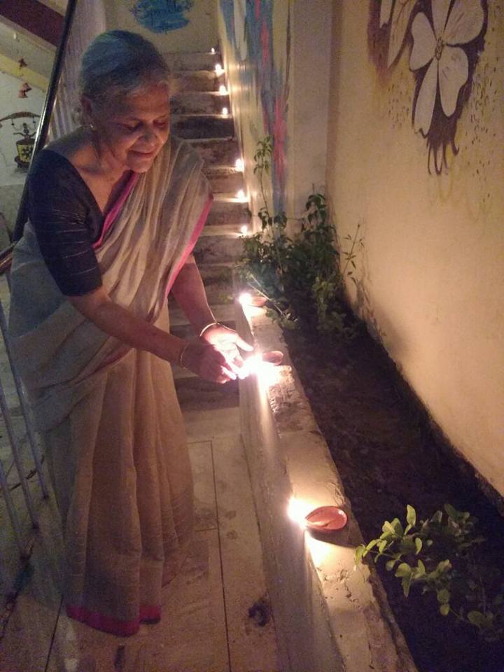 grannys_inn's tweet photo. Spreading love and light.. Granny Asha has a global family and loves to celebrate festivals with them :-) #happydiwali continues https://t.co/J2LEDA87yk