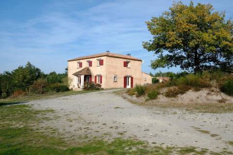 1st4FrenchProp's tweet image. Property in #MONTGUYON, #Poitou_Charentes, 530,000 euros  £475,002: Ref: 14748vm; Contact us for full details ... dlvr.it/PwqJcG