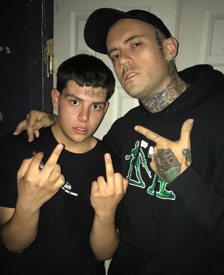 adam22's tweet photo. I signed his forehead https://t.co/umyWLT9RlC