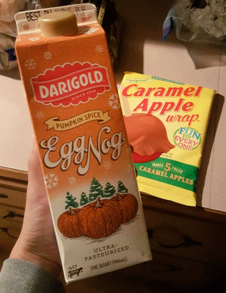 MaberUndead's tweet photo. Kept it chill tonight w/ a classic movie & this tasty beverage (& yes there's caramel for another time) #31DaysofHalloween #31DaysofPumpkin https://t.co/1S7lFJxTxz
