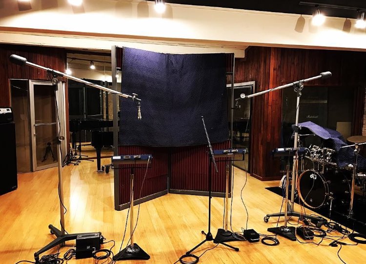 AMStudiosHW's tweet photo. It's showtime at #AftermasterStudios. #ELAM251 #C12 #Royer121 #NeumannM149 📸: Gio Murillo https://t.co/DHbRJDAjpt