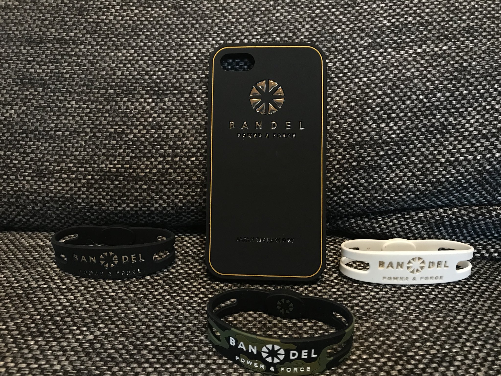 Twitter 上的 村越 優汰 Yuta Murakoshi リハビリ中 Bandel様から提供して頂きました かっちょいい デザインがまぢでタイプ 塩澤さん 勝久さん ありがとうございます メタリックブレスレット カモフラージュブレスレット メタリックネックレス