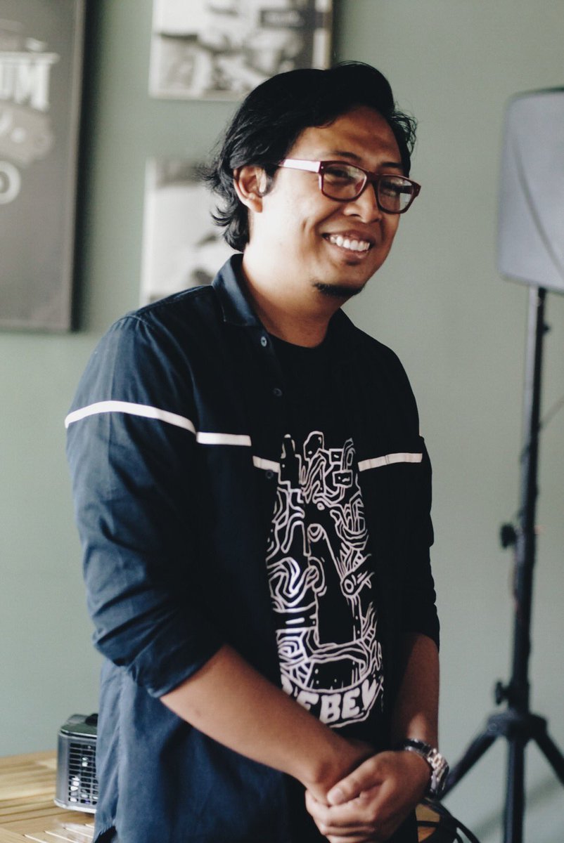 cabiharusdrejam's tweet photo. Zine Workshop by @FarelFlitzer at Bigbites Cafe Johor Bahru #JBIFC #JBWRF https://t.co/XcEw09EDXX